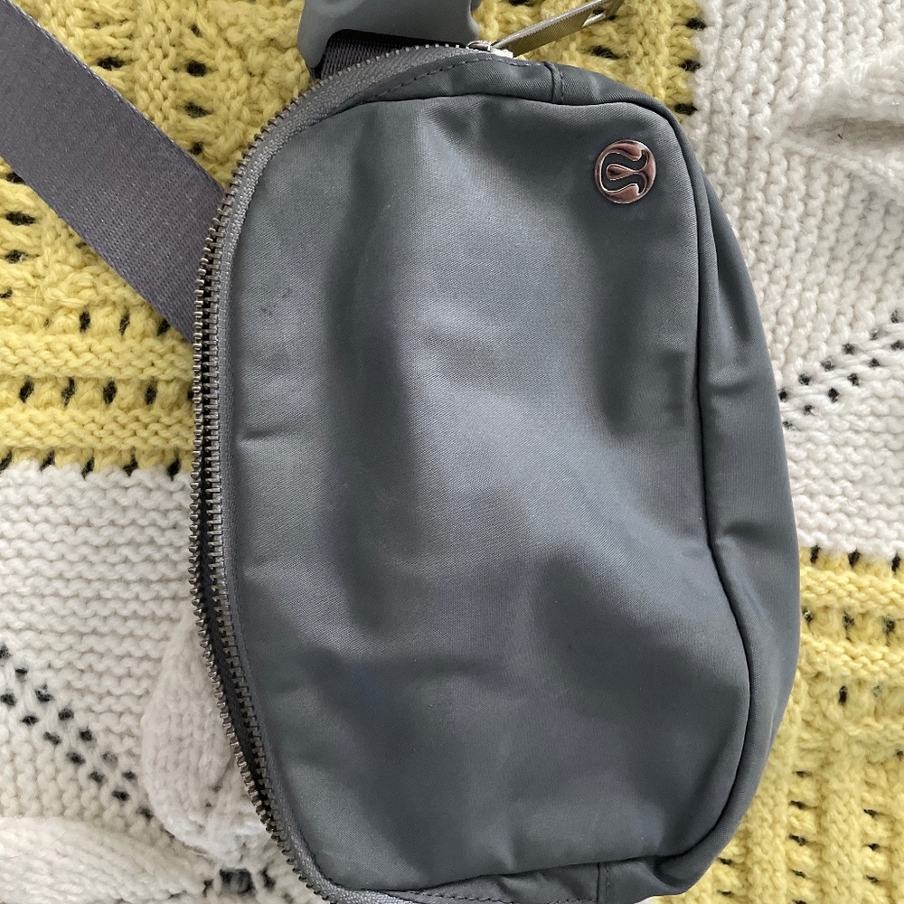 Lululemon belt bag grey and silver